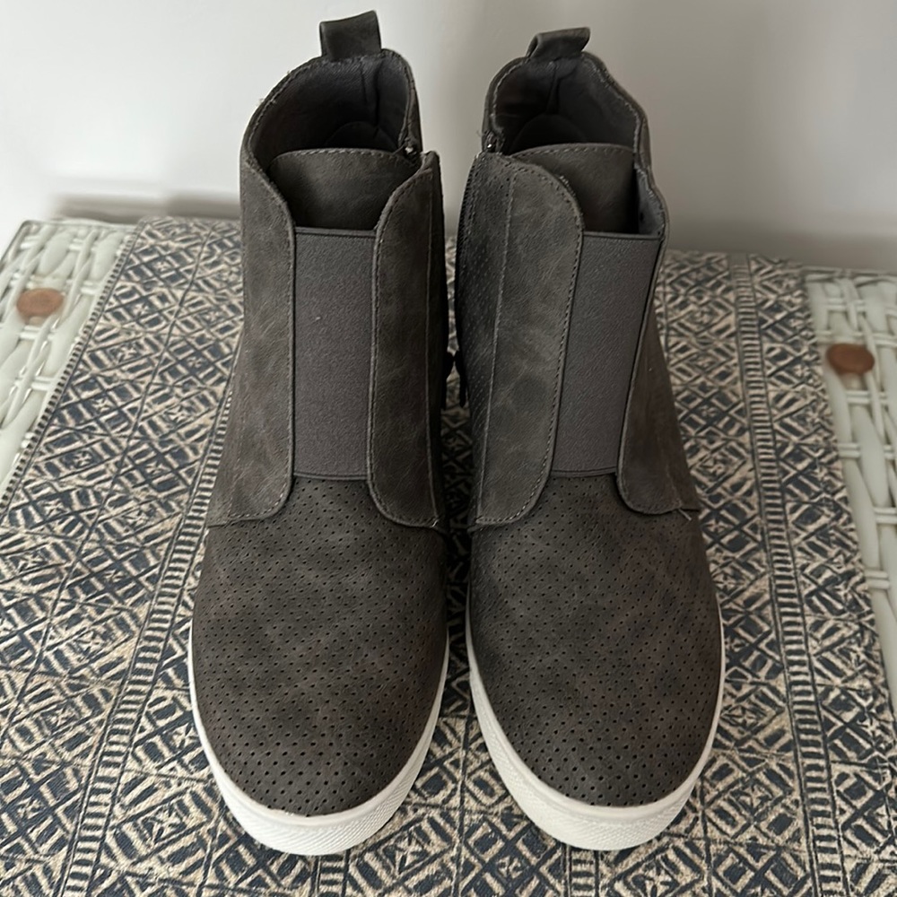 Steal gray bootie